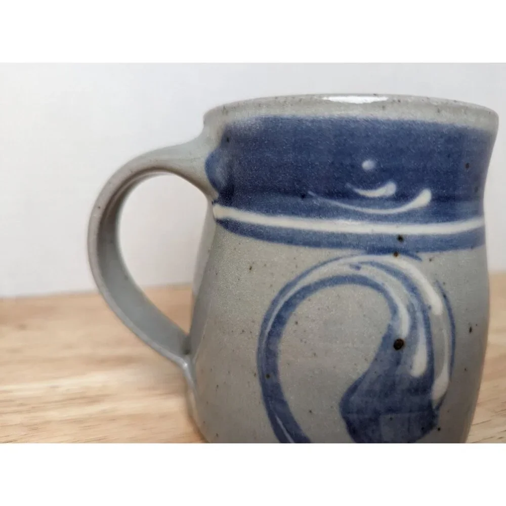Lynn Lais‎ Stoneware Mug marked Studio pottery wave blue gray white 3 1/2 inch